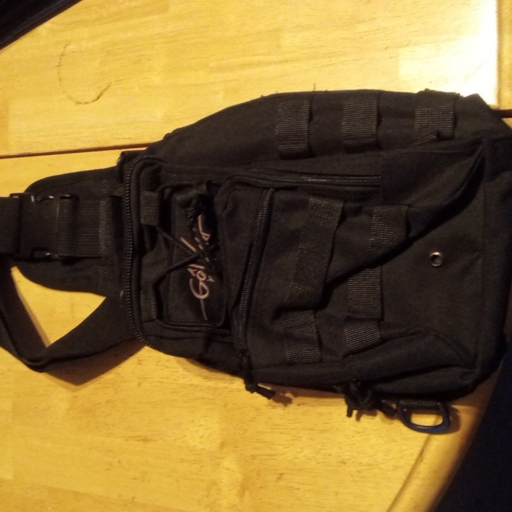 Go Wild mini bag Black- Many Pockets For A Small Bag